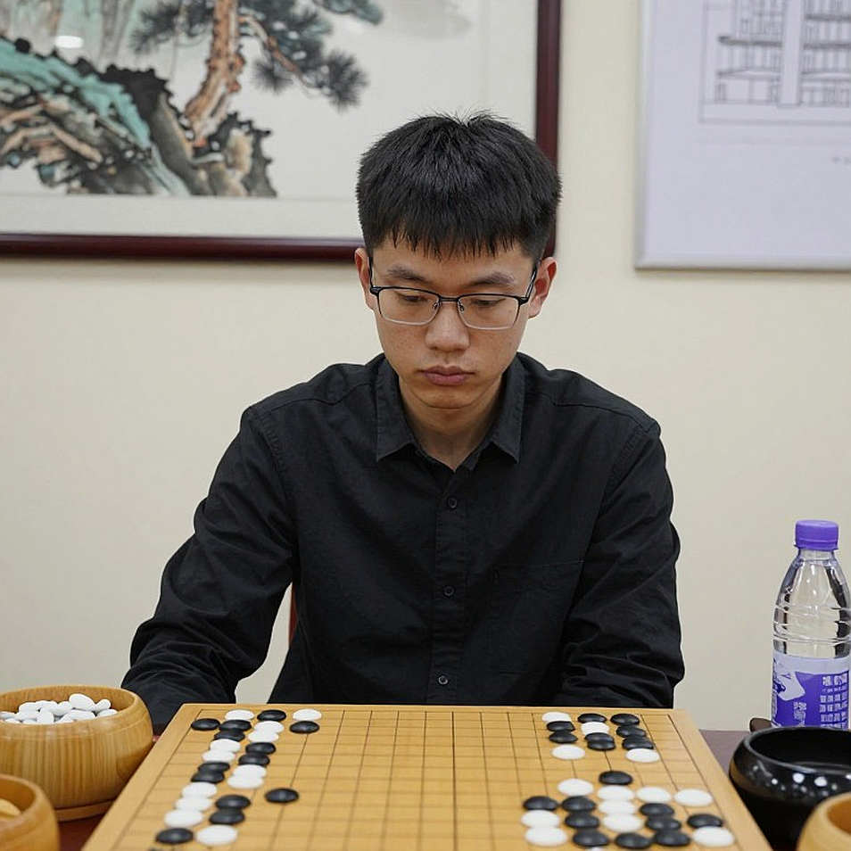 Phòng thủ Scandinavia trong 60 phút: Bent Larsen, uy tín của Carlsen và bài toán kỳ vọng của người mua cờ Phòng thủ Scandinavia trong 60 phút: Bent Larsen, uy tín của Carlsen và bài toán kỳ vọng của người mua cờ