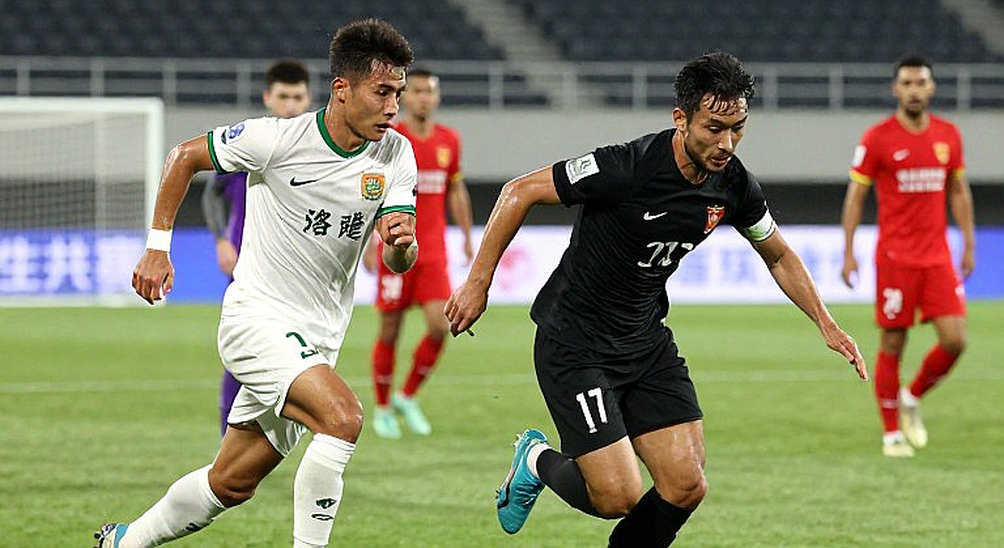 18 giây VAR ở Lạch Tray và lỗ hổng Luật 12 mà V.League chưa gọi tên