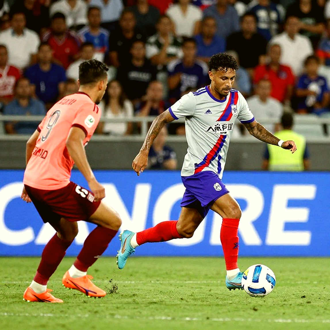 HLV Đinh Hồng Vinh, chiếc áo đen may mắn và bài toán phá khối bê tông của U23 Việt Nam