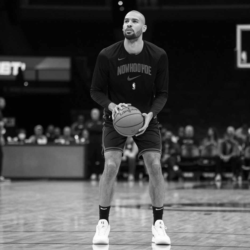 Mike James ghi 14 điểm ngay trận ra mắt Anadolu Efes trong chiến thắng trước Trabzonspor Mike James ghi 14 điểm ngay trận ra mắt Anadolu Efes trong chiến thắng trước Trabzonspor