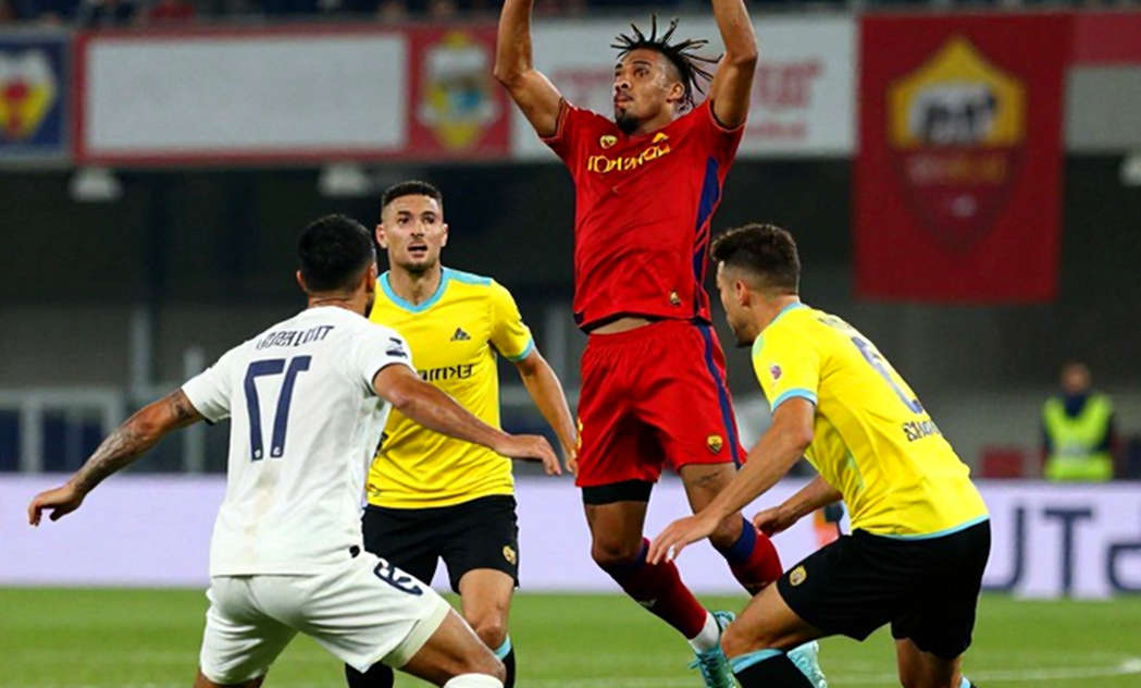 V.League 1: Cuộc đua vô địch và những giọng nói thầm lặng sau tiếng còi