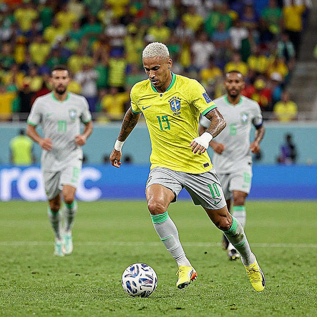 Quả phạt đền của Vinícius Júnior và lỗ hổng Brazil giấu sau tỷ số 4-2