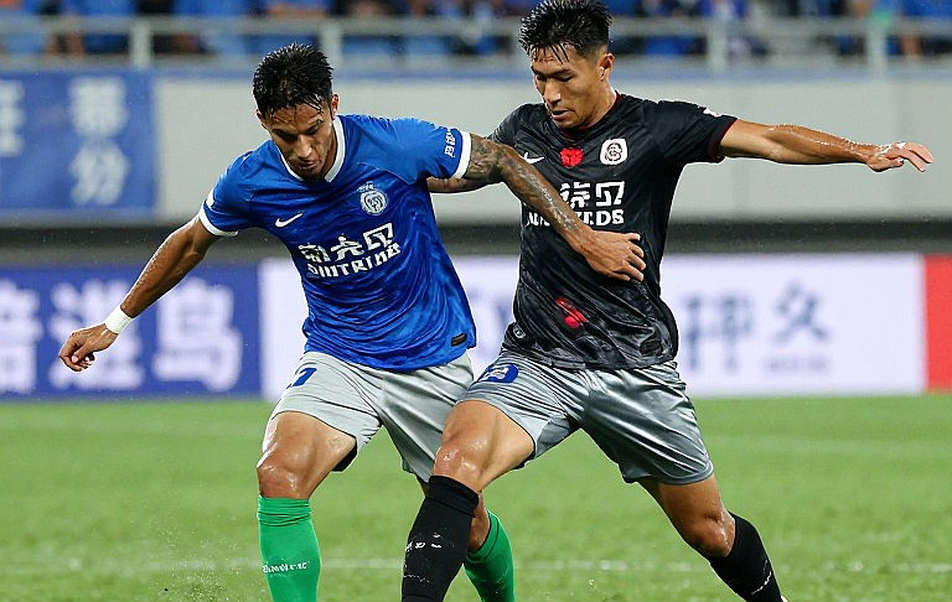 Hanoi Hosts SLNA at Hang Day: Hung Dung's Rhythm and Kewell's First Real Test