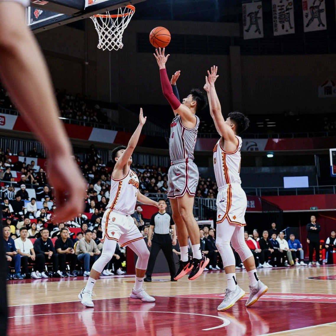 Gunma mở màn B.League Manila Games 2026 bằng chiến thắng 98-81 trước Levanga: Stanley Johnson trình diễn và dấu hỏi Keisei Tominaga