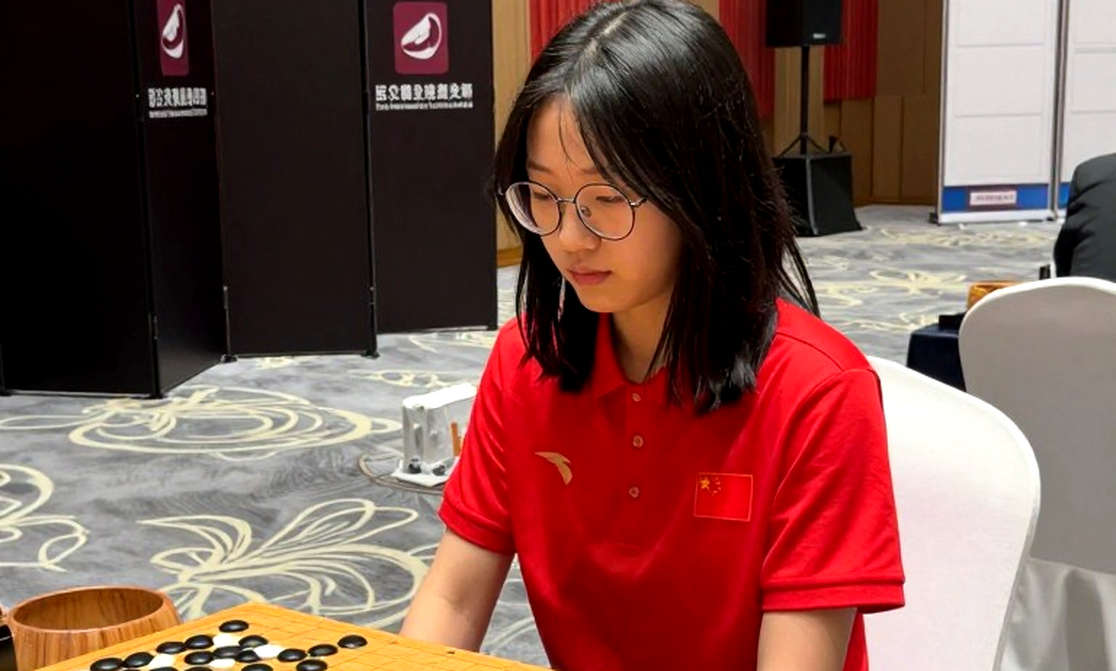 Bầu cử FIDE ở Samarkand: Rosenstein, lời hứa về Carlsen và ván cờ quyền lực chưa ngã ngũ