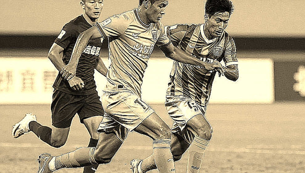 Nhịp V.League: Khi hàng phòng ngự Việt Nam trở thành sân khấu của cộng đồng