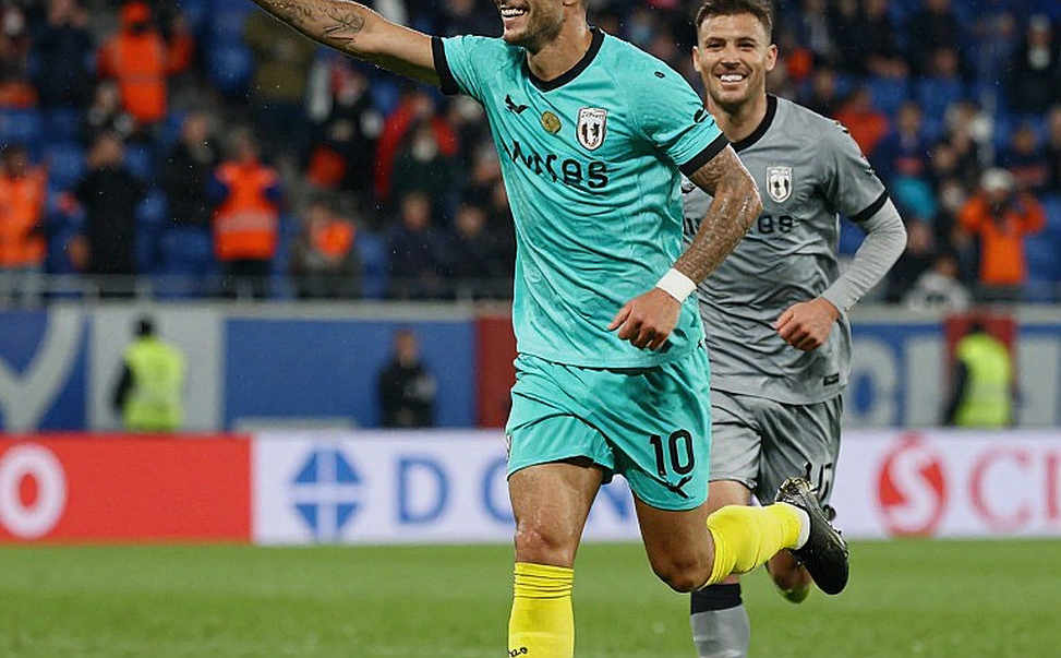 Fenerbahçe trước Eyüpspor: Bảy điểm, ba trận không thắng và một lời hứa chưa thể kiểm chứng Fenerbahçe trước Eyüpspor: Bảy điểm, ba trận không thắng và một lời hứa chưa thể kiểm chứng