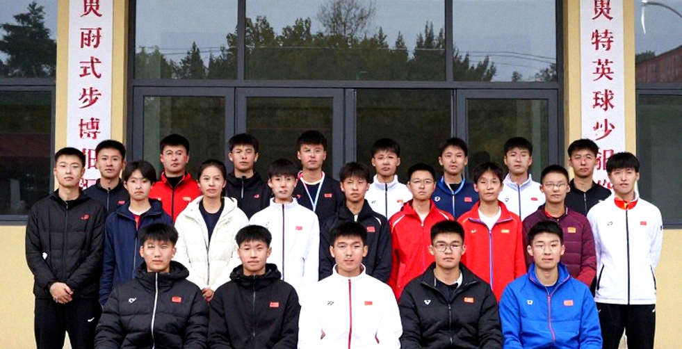 Alwi Farhan tập cùng Kento Momota ở Tokyo: tín hiệu chuẩn bị và vùng trống dữ liệu trước Asian Games 2026