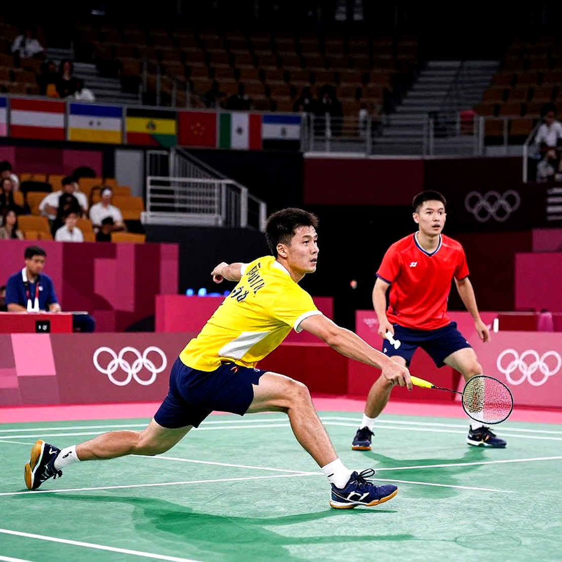 Alwi Farhan tập cùng Kento Momota ở Tokyo: tín hiệu chuẩn bị và vùng trống dữ liệu trước Asian Games 2026
