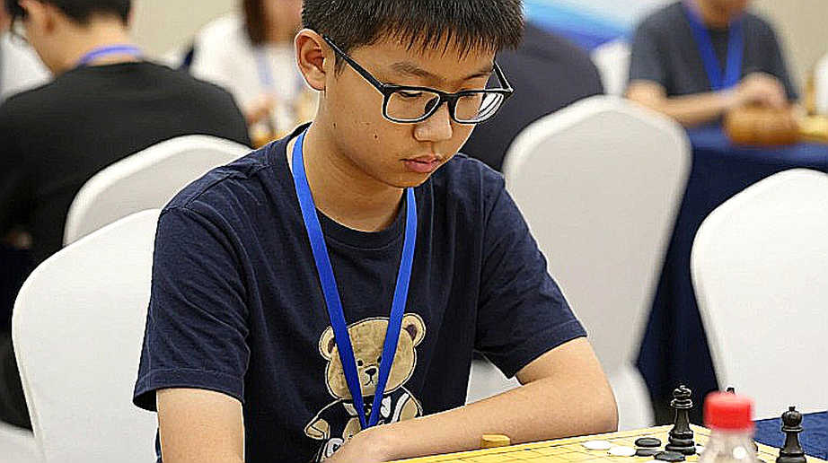 Carlsen tiết lộ: Sindarov là ứng cử viên số một, nhưng Gukesh có trần cao hơn – Cuộc chiến tâm lý tại Giải vô địch cờ vua thế giới