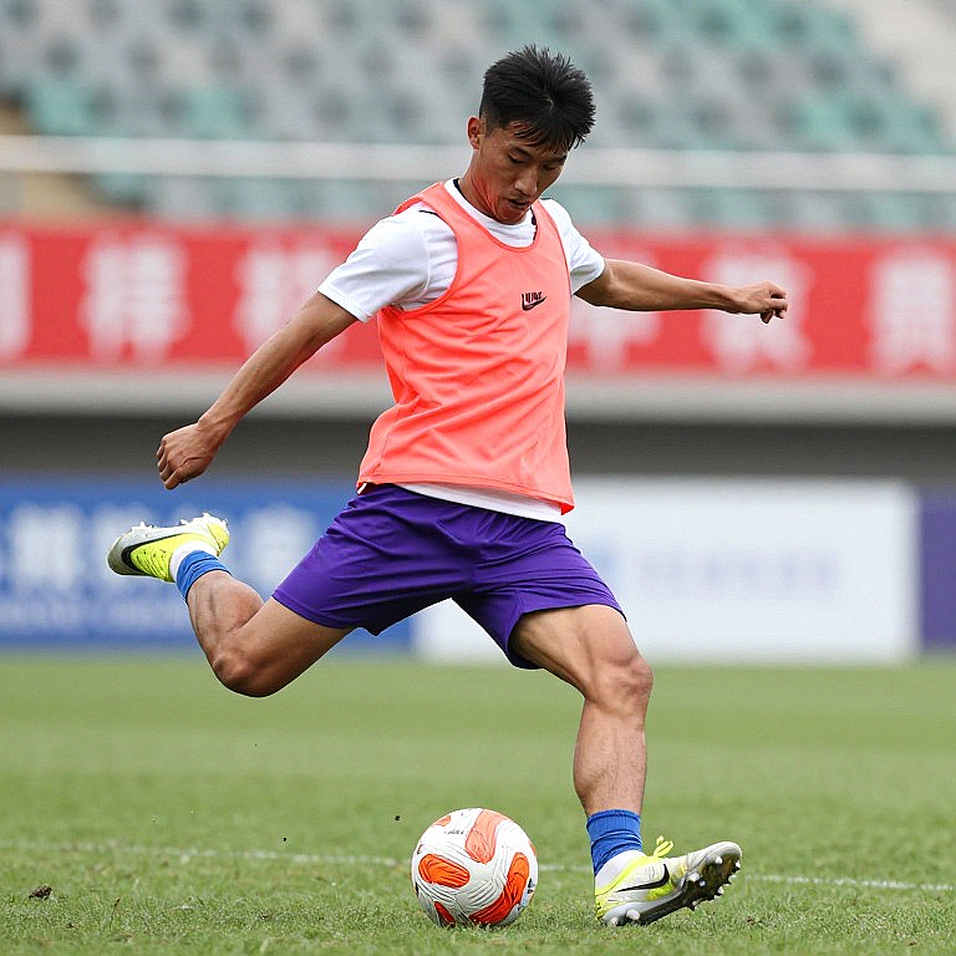 V.League: Vết nứt thật nằm dưới bảng xếp hạng, không nằm trên đó